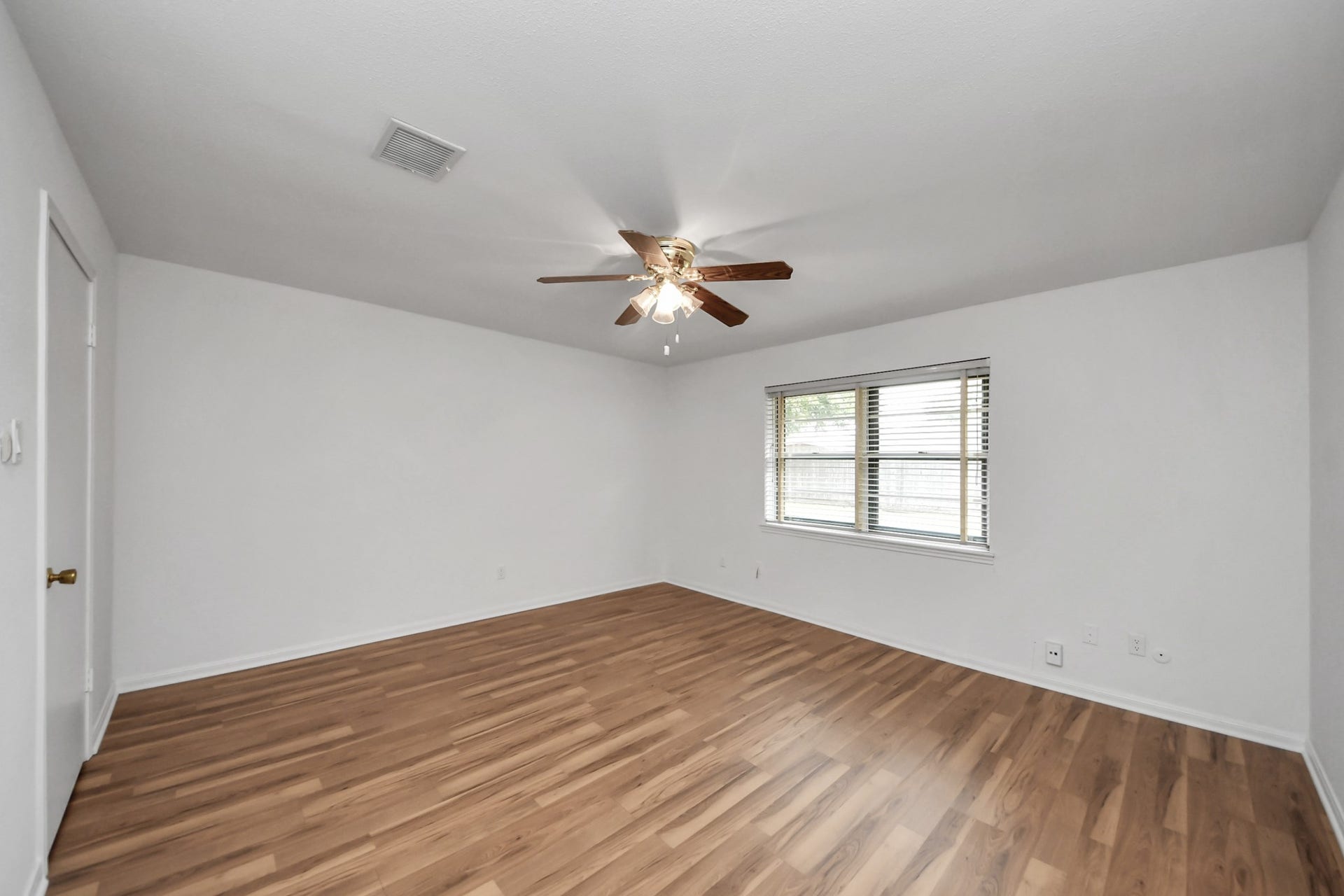 10411 Glenkirk Drive, Houston, TX 77089 10411 Glenkirk Drive, Houston, TX 77089