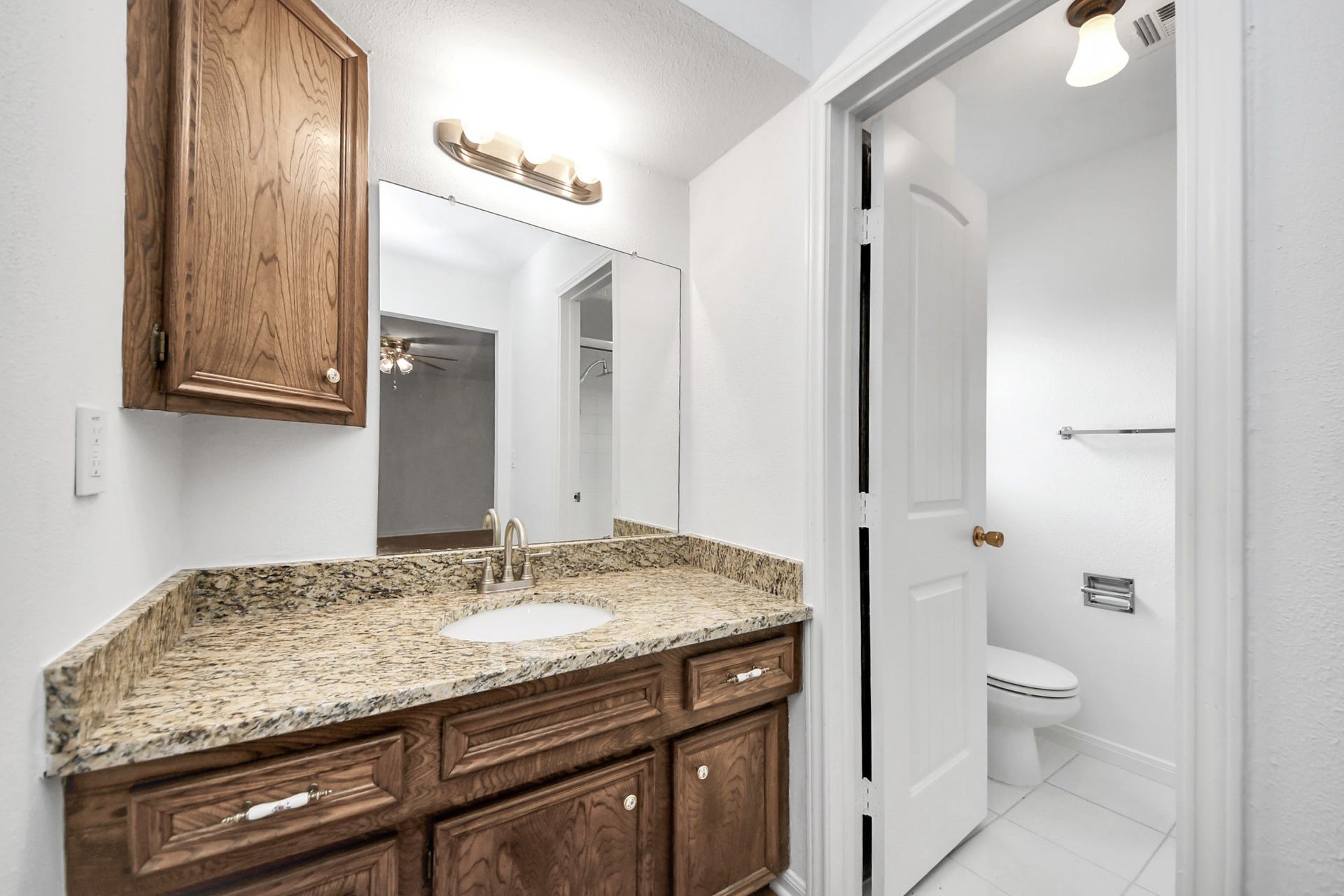 10411 Glenkirk Drive, Houston, TX 77089 10411 Glenkirk Drive, Houston, TX 77089