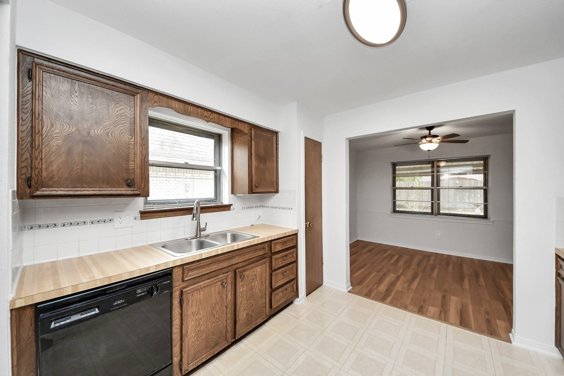 10411 Glenkirk Drive, Houston, TX 77089 10411 Glenkirk Drive, Houston, TX 77089
