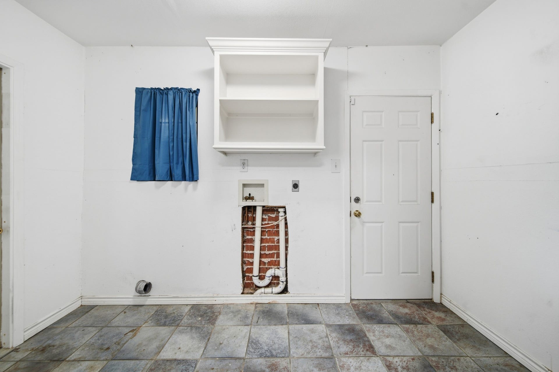 701 Crown Street, Galena Park, TX 77547 Inside laundry/utility