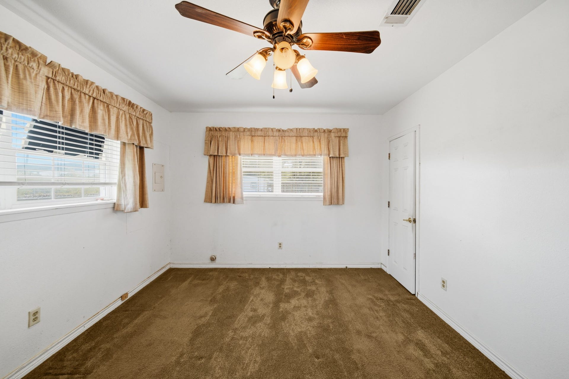 701 Crown Street, Galena Park, TX 77547 Ceiling fans in all rooms