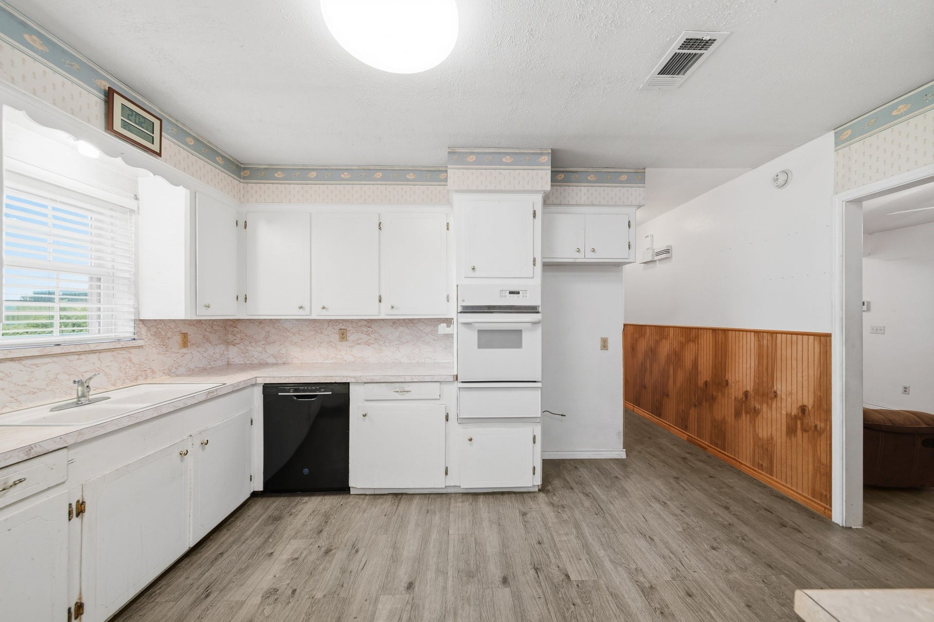 701 Crown Street, Galena Park, TX 77547 large kitchen and dishwasher