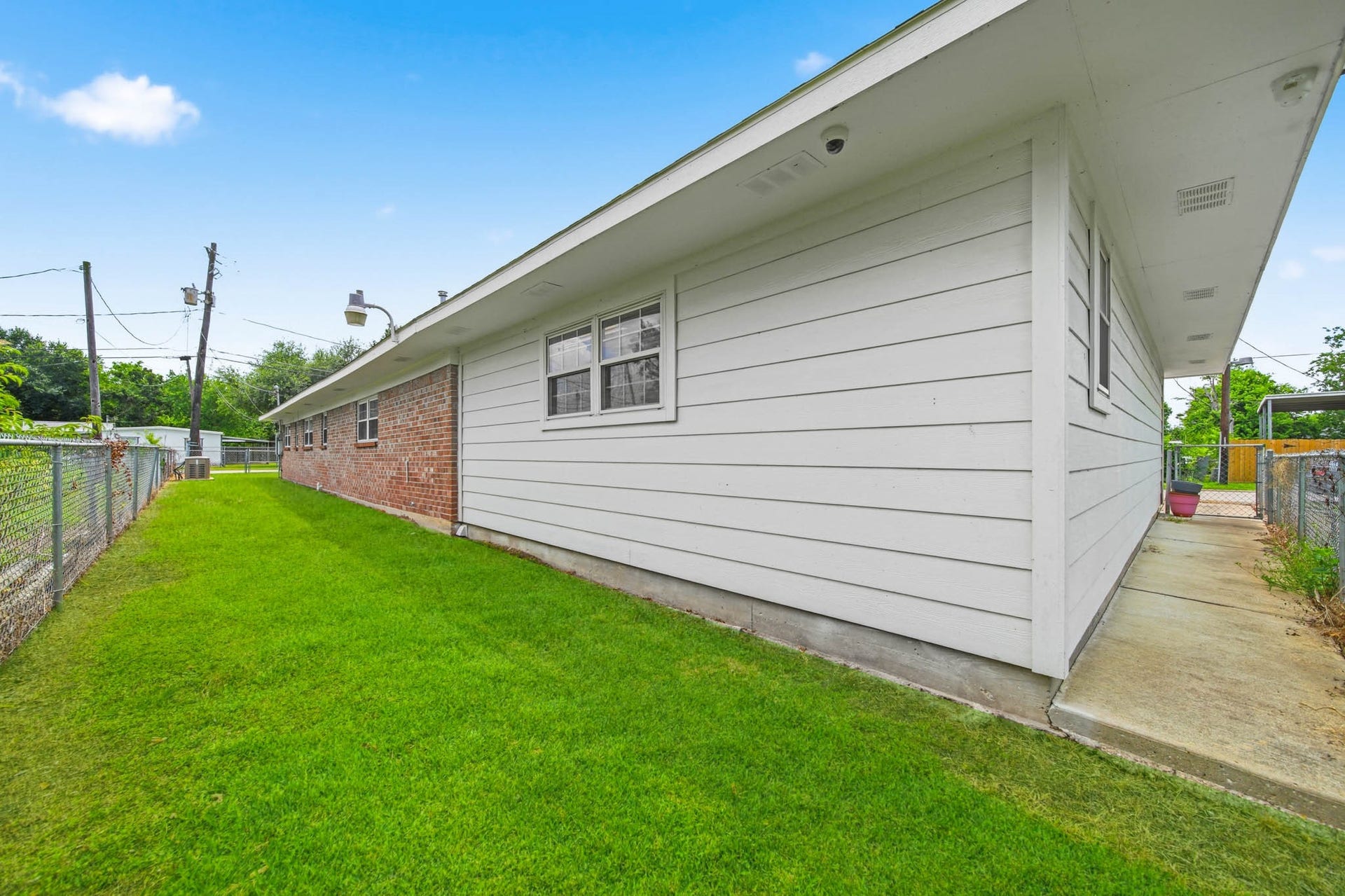 701 Crown Street, Galena Park, TX 77547 Side yard