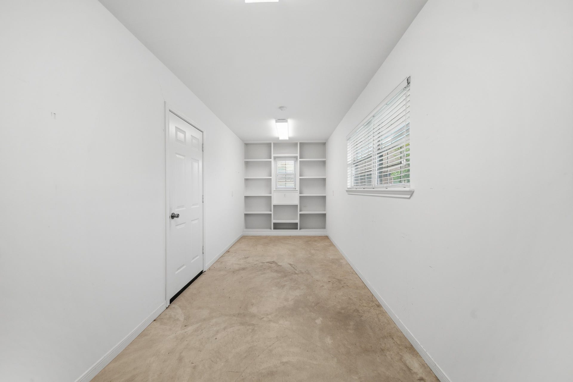 701 Crown Street, Galena Park, TX 77547 Extra utility/office storage room