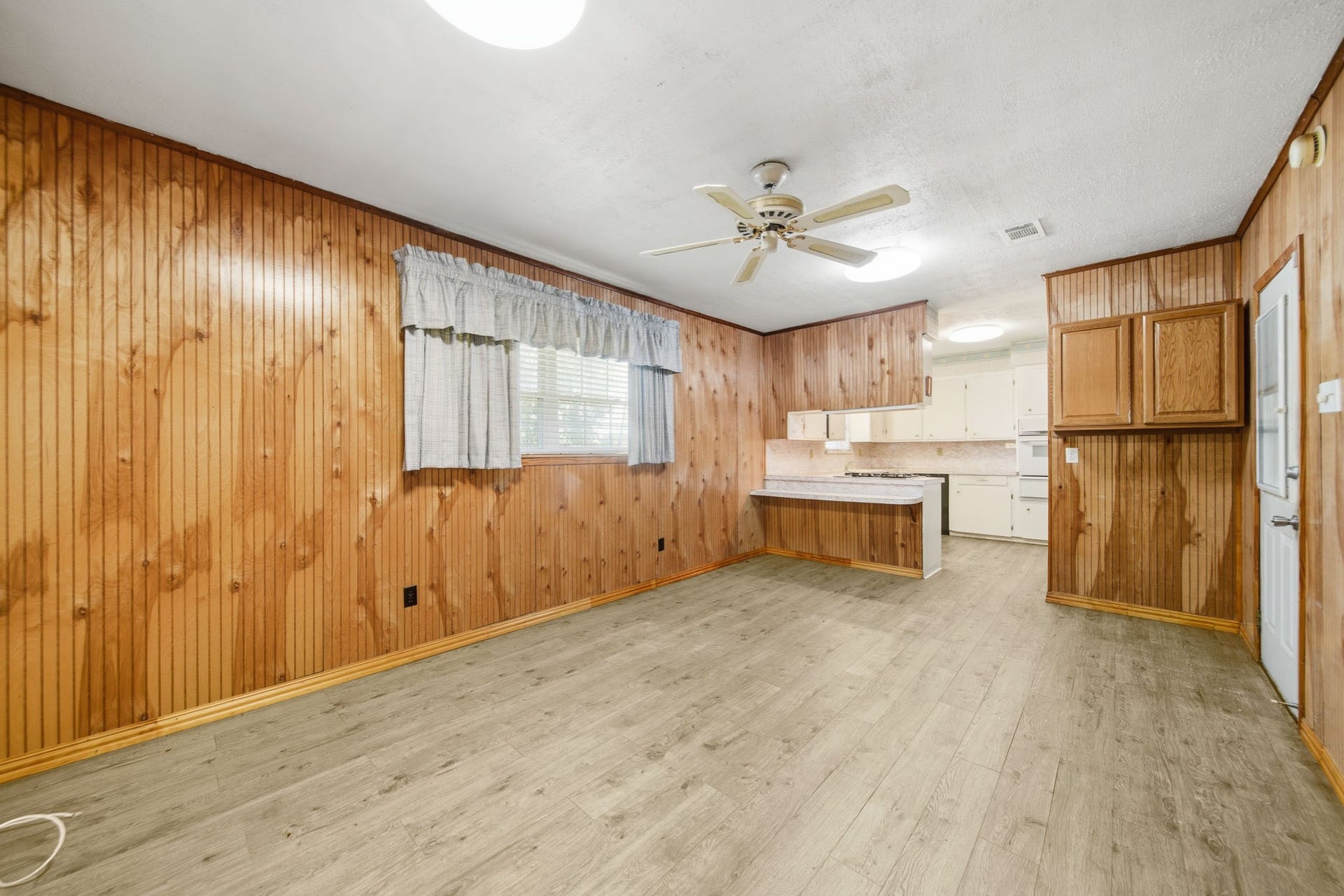 701 Crown Street, Galena Park, TX 77547 Open to kitchen