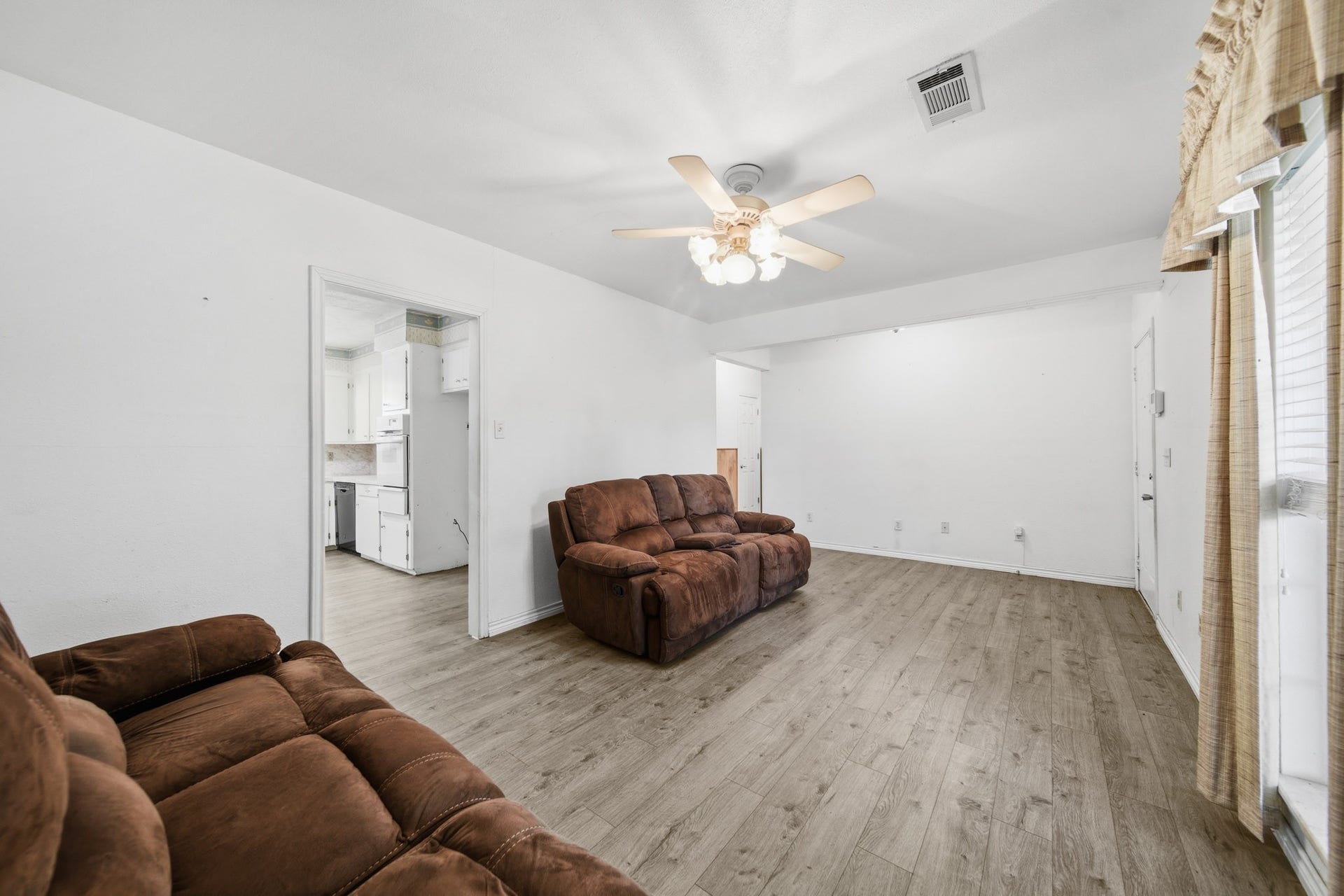 701 Crown Street, Galena Park, TX 77547 Living room