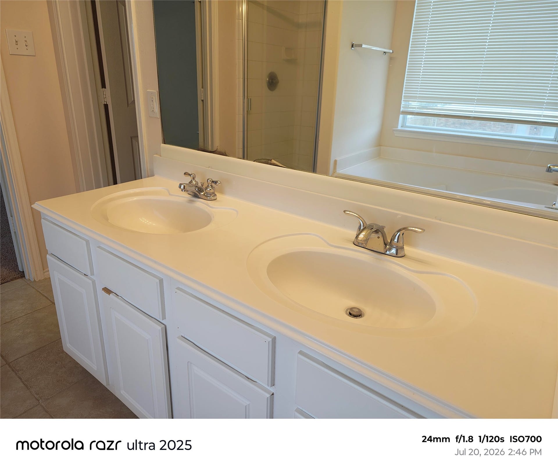 2 sinks in main bathroom.