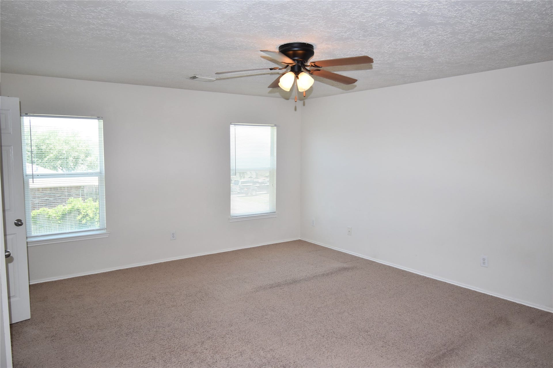 Large main bedroom