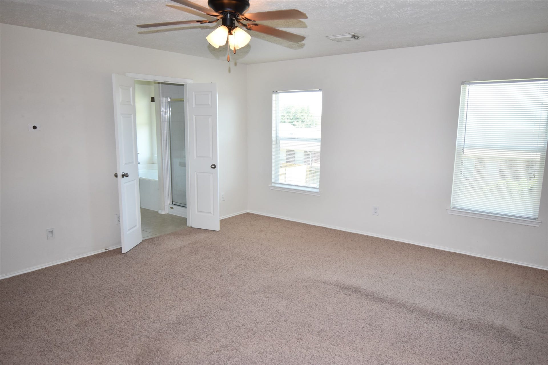 Main large bedroom