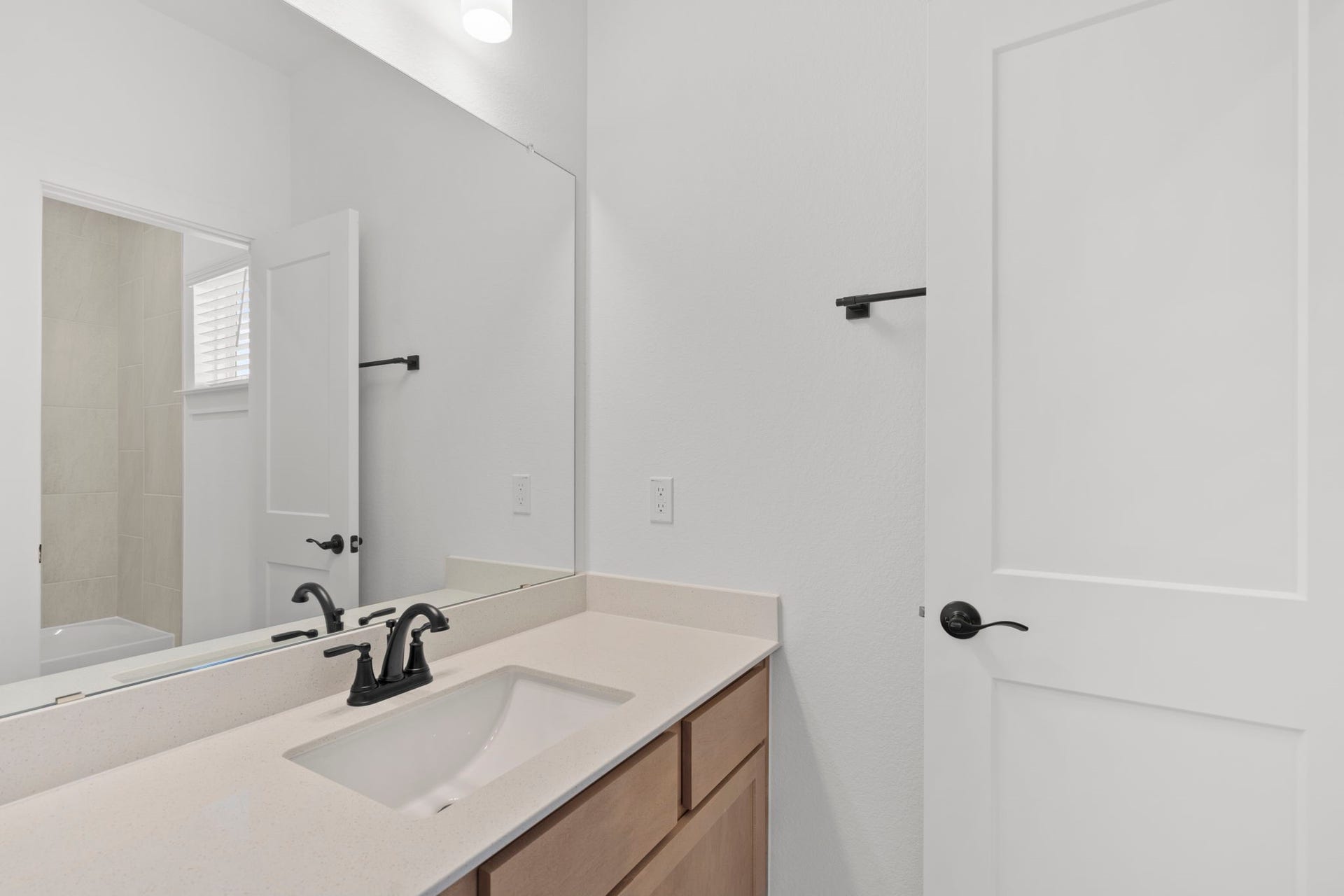 12126 Barkley Cove, Texas City, TX 77591 Photos are REPRESENTATIVE of the home /floor plan and are NOT of the actual home. Selections, features, and room options may vary.