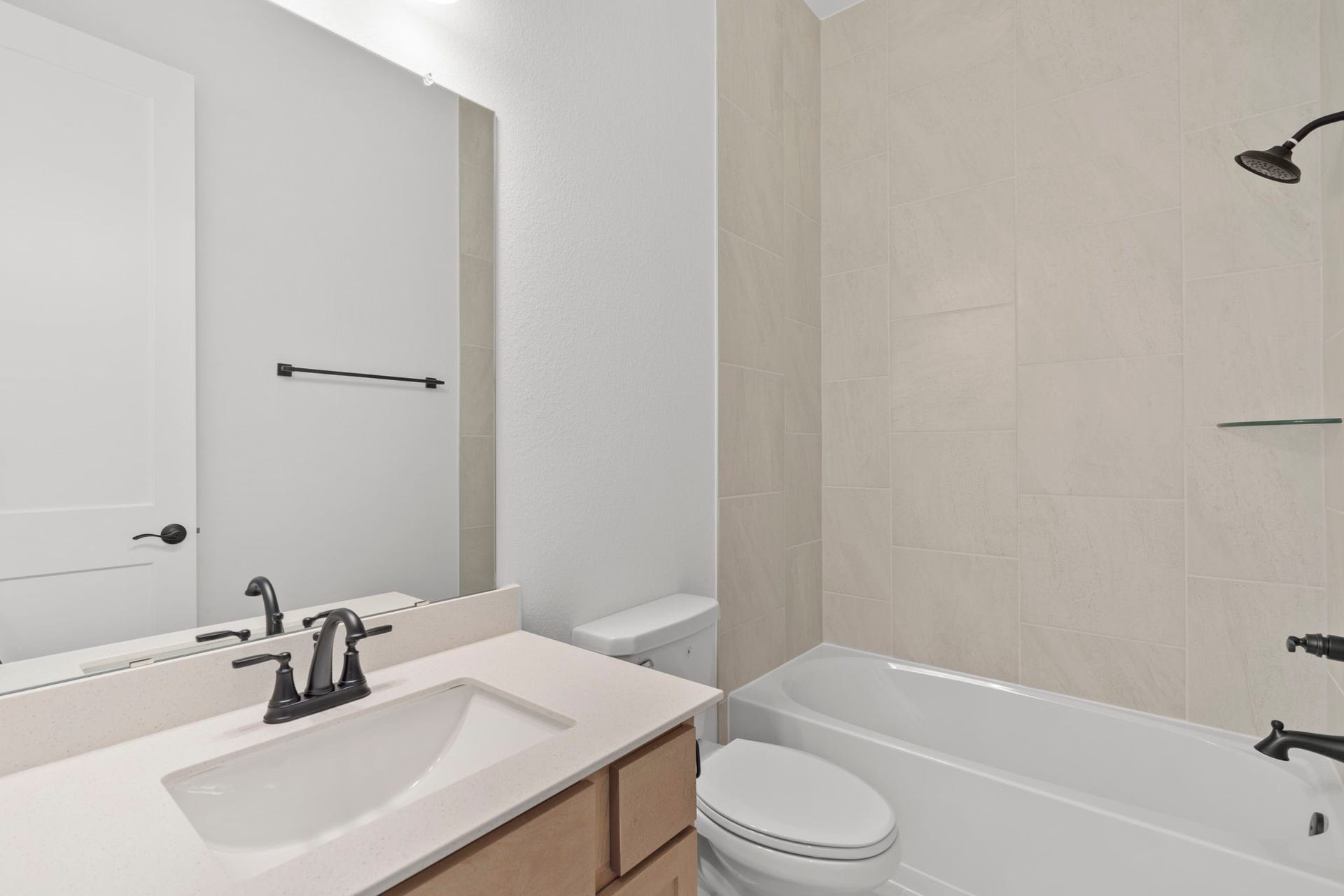 12126 Barkley Cove, Texas City, TX 77591 Photos are REPRESENTATIVE of the home /floor plan and are NOT of the actual home. Selections, features, and room options may vary.