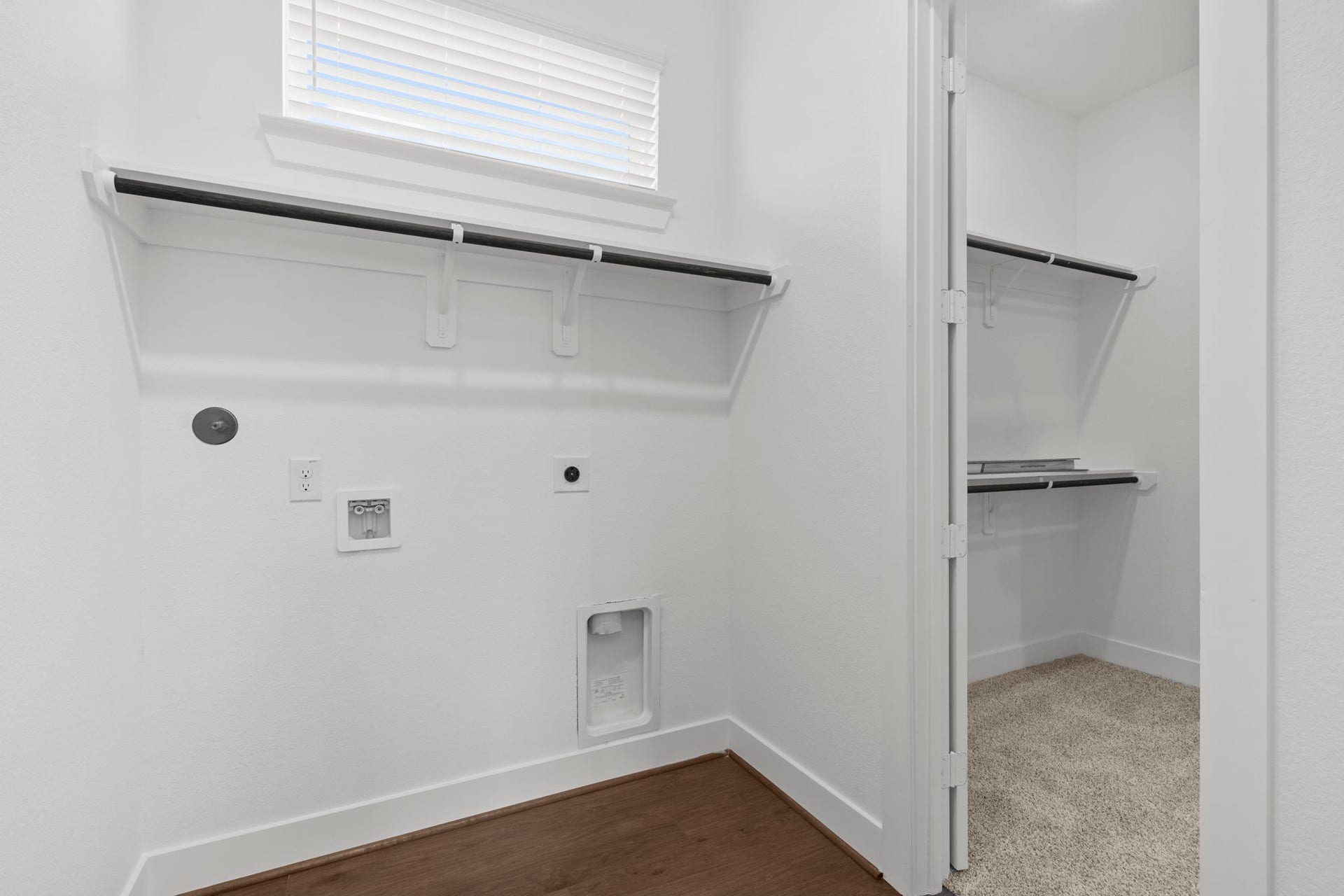 12126 Barkley Cove, Texas City, TX 77591 Photos are REPRESENTATIVE of the home /floor plan and are NOT of the actual home. Selections, features, and room options may vary.