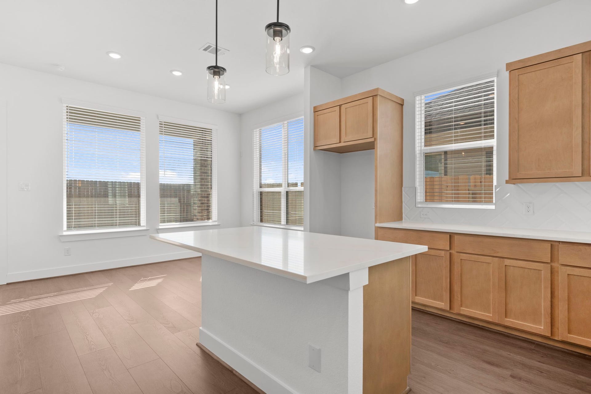 12126 Barkley Cove, Texas City, TX 77591 Photos are REPRESENTATIVE of the home /floor plan and are NOT of the actual home. Selections, features, and room options may vary.