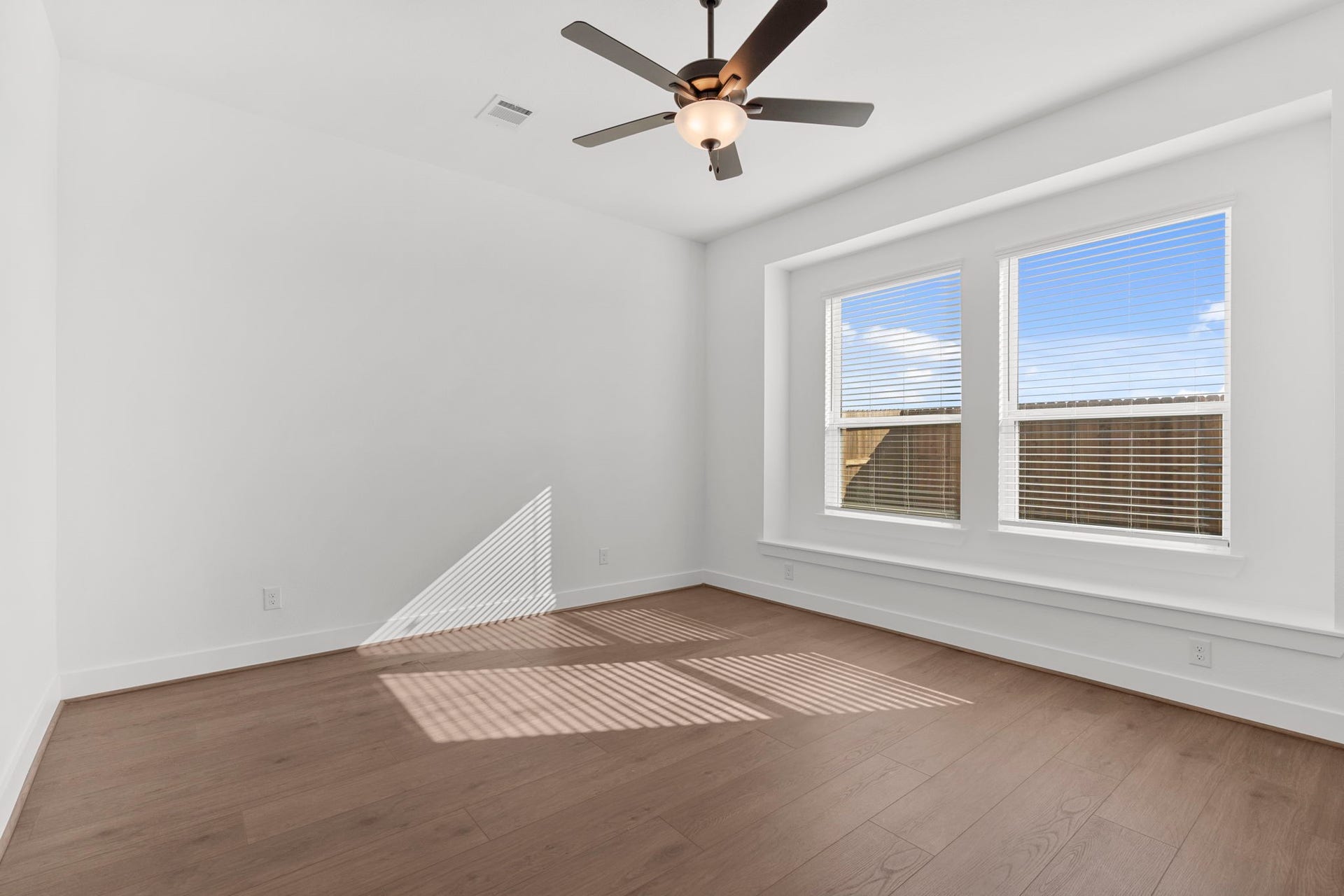 12126 Barkley Cove, Texas City, TX 77591 Photos are REPRESENTATIVE of the home /floor plan and are NOT of the actual home. Selections, features, and room options may vary.