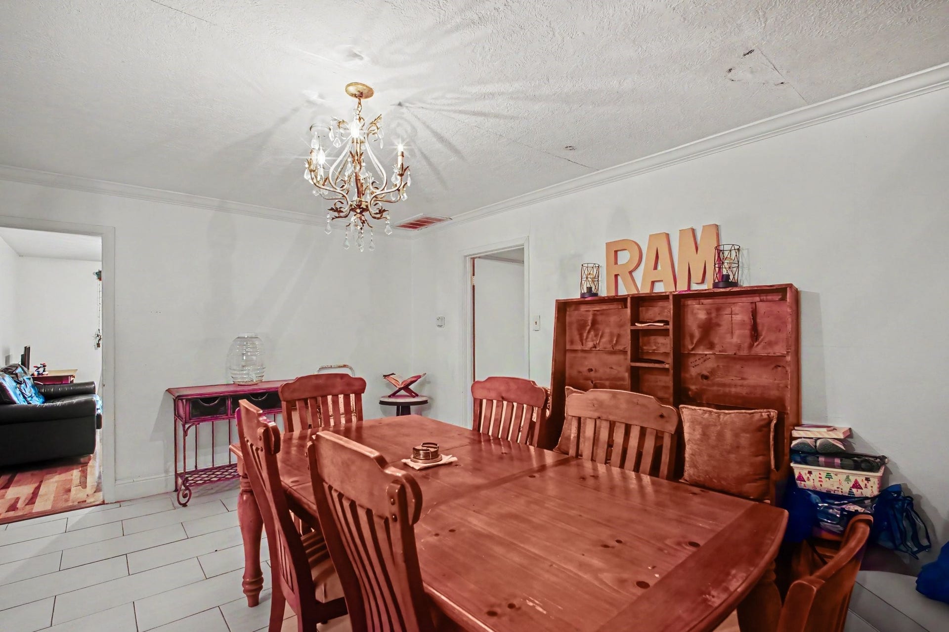 Alternate angle of the dining space, highlighting its close layout flow to the kitchen area.