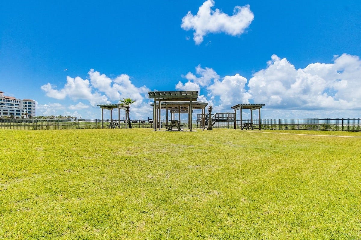 10811 Termini San Luis Pass Road, #2116, Galveston, TX 77554 Picnic area and BBQ pits
