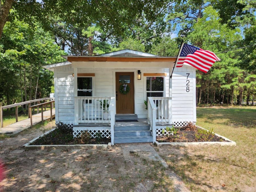 Property photo for 728 Hudson Road, Conroe, TX