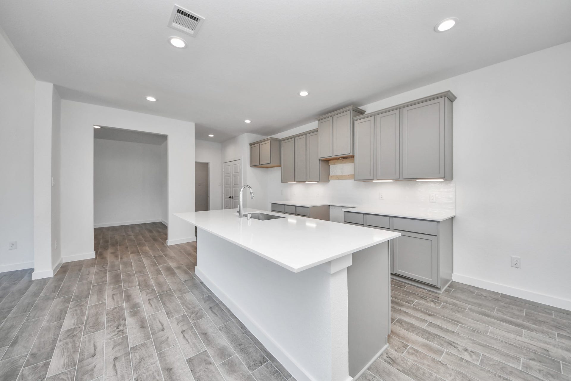 The kitchen is a culinary haven, featuring granite countertops, a tile backsplash, stainless steel appliances, 42 upper cabinets, and undercabinet lighting.