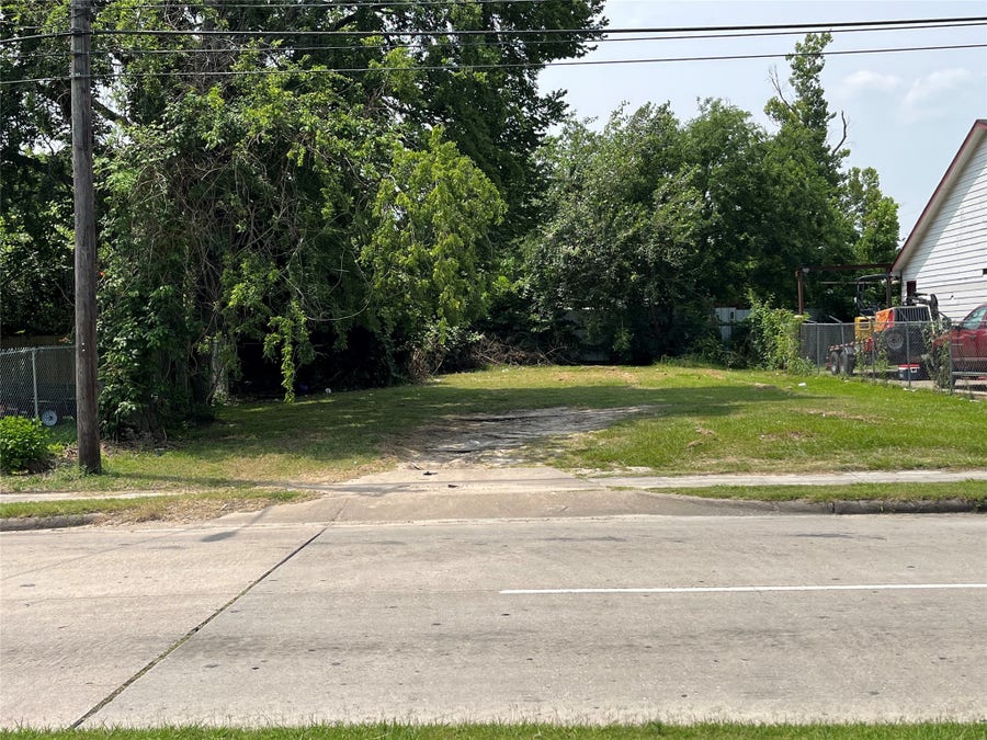 Property photo for 1207 S Victory Drive, Houston, TX