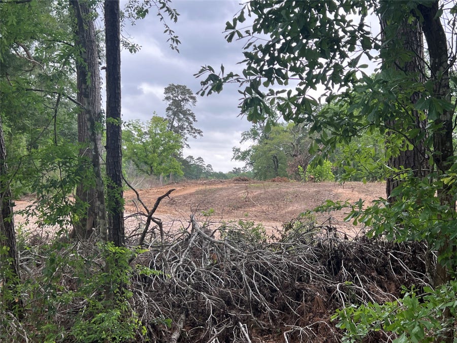 Property photo for 48 Robert E Lee Drive, Conroe, TX