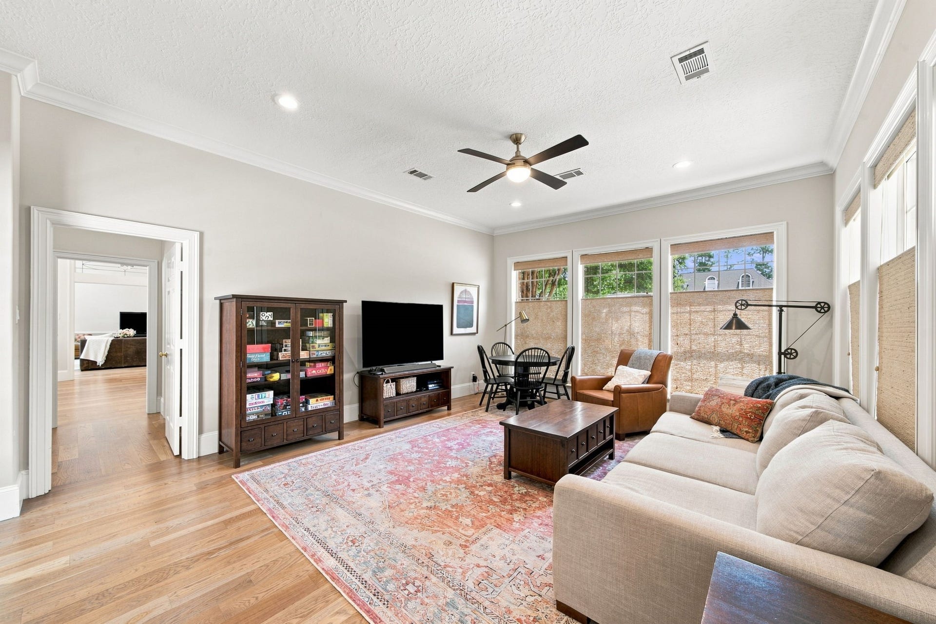23 S Brokenfern Drive Drive, The Woodlands, TX 77380 This private game room is perfect for endless entertainment and hosting fun gatherings