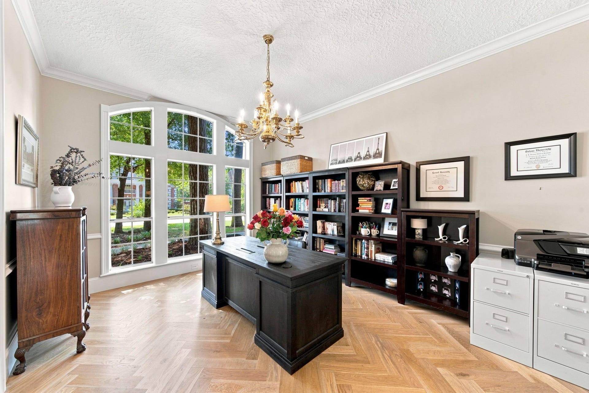 23 S Brokenfern Drive Drive, The Woodlands, TX 77380 This spacious room offers versatile potential, serving perfectly as an elegant formal dining area or a bright, professional home office