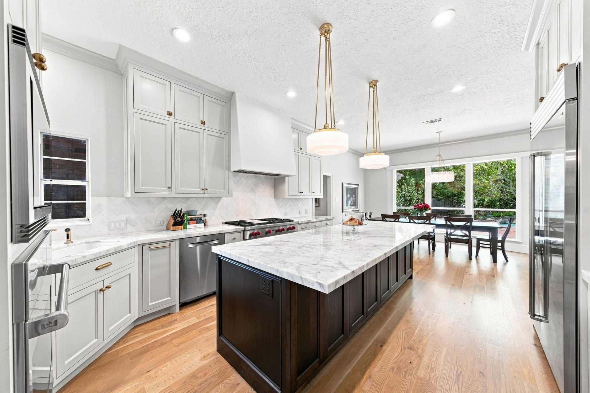 23 S Brokenfern Drive Drive, The Woodlands, TX 77380 Brass light fixtures
.