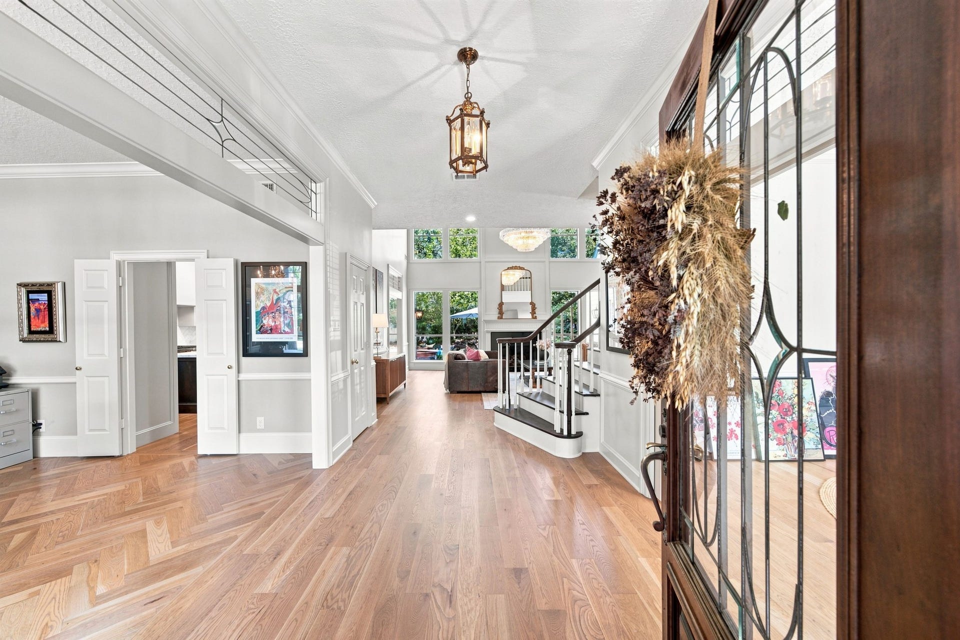 23 S Brokenfern Drive Drive, The Woodlands, TX 77380 Breathtaking entranceway