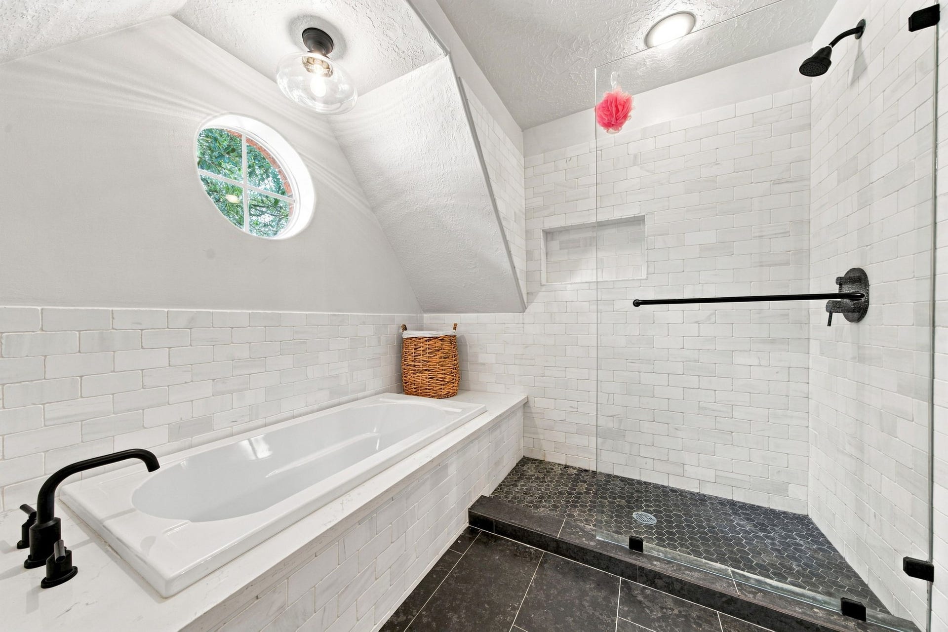 23 S Brokenfern Drive Drive, The Woodlands, TX 77380 Jack and Jill bathroom featuring a separate bathtub and shower combination