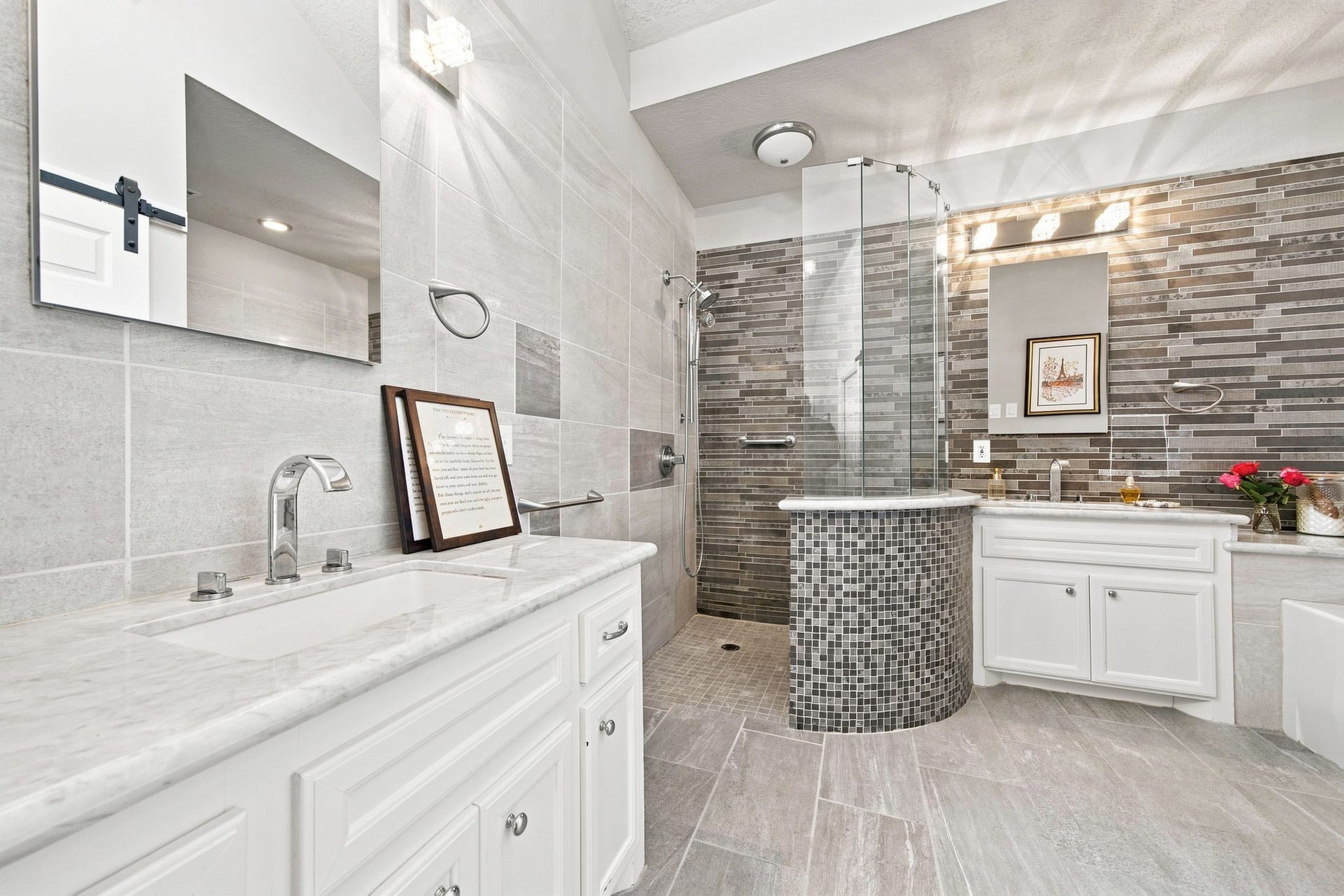 23 S Brokenfern Drive Drive, The Woodlands, TX 77380 Primary bath features his and her sinks