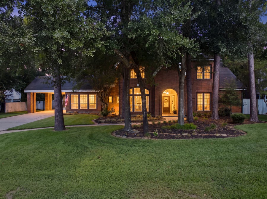 Property photo for 23 S Brokenfern Drive Drive, The Woodlands, TX