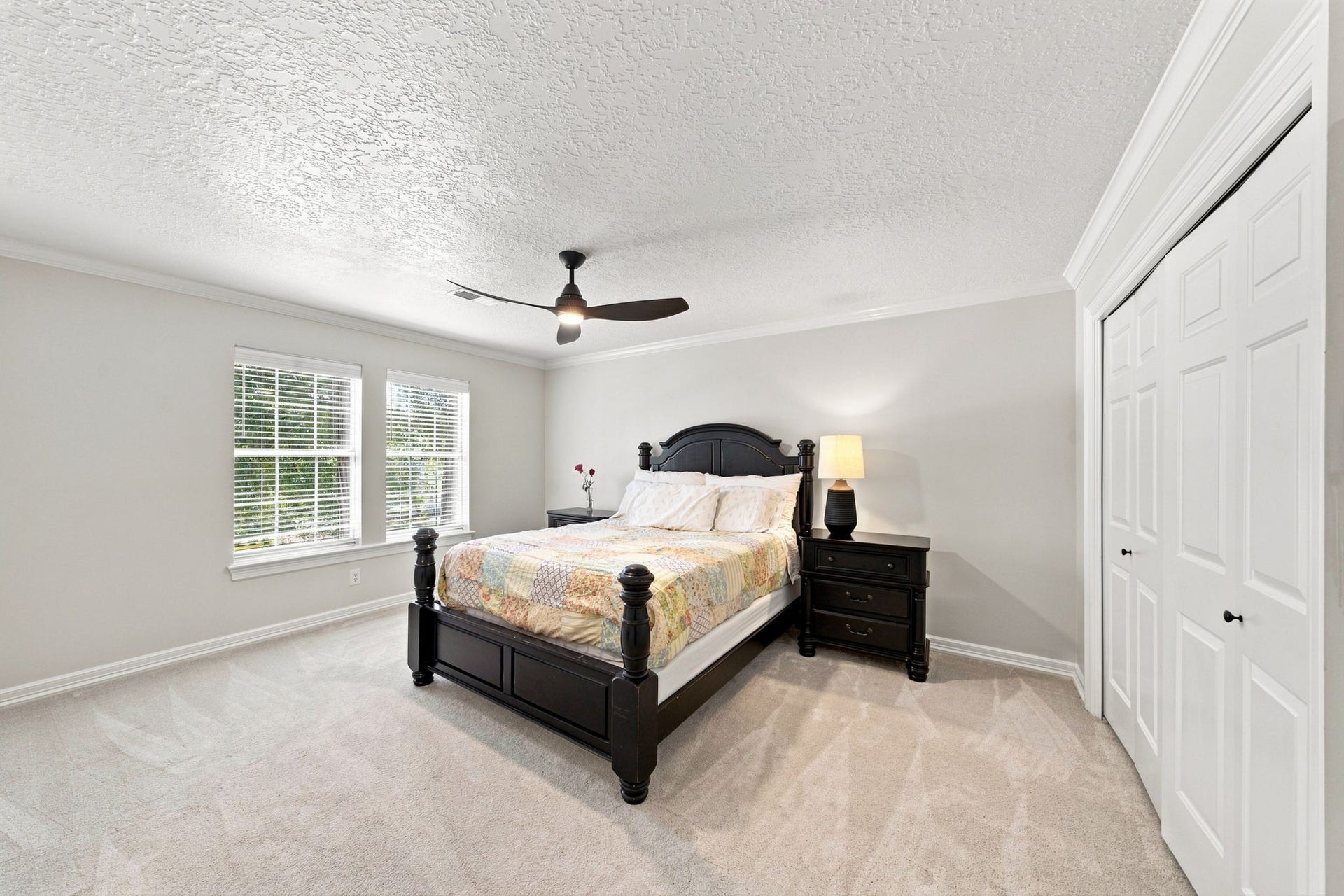 23 S Brokenfern Drive Drive, The Woodlands, TX 77380 Spacious second-floor bedroom featuring natural lighting and neutral paint, suitable for a guest room or home office