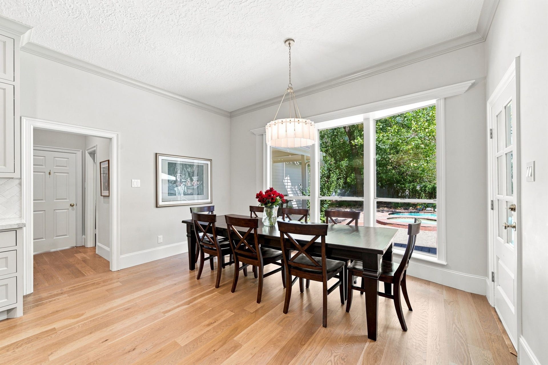 23 S Brokenfern Drive Drive, The Woodlands, TX 77380 Bright, light-filled breakfast nook featuring serene views of the private peaceful haven