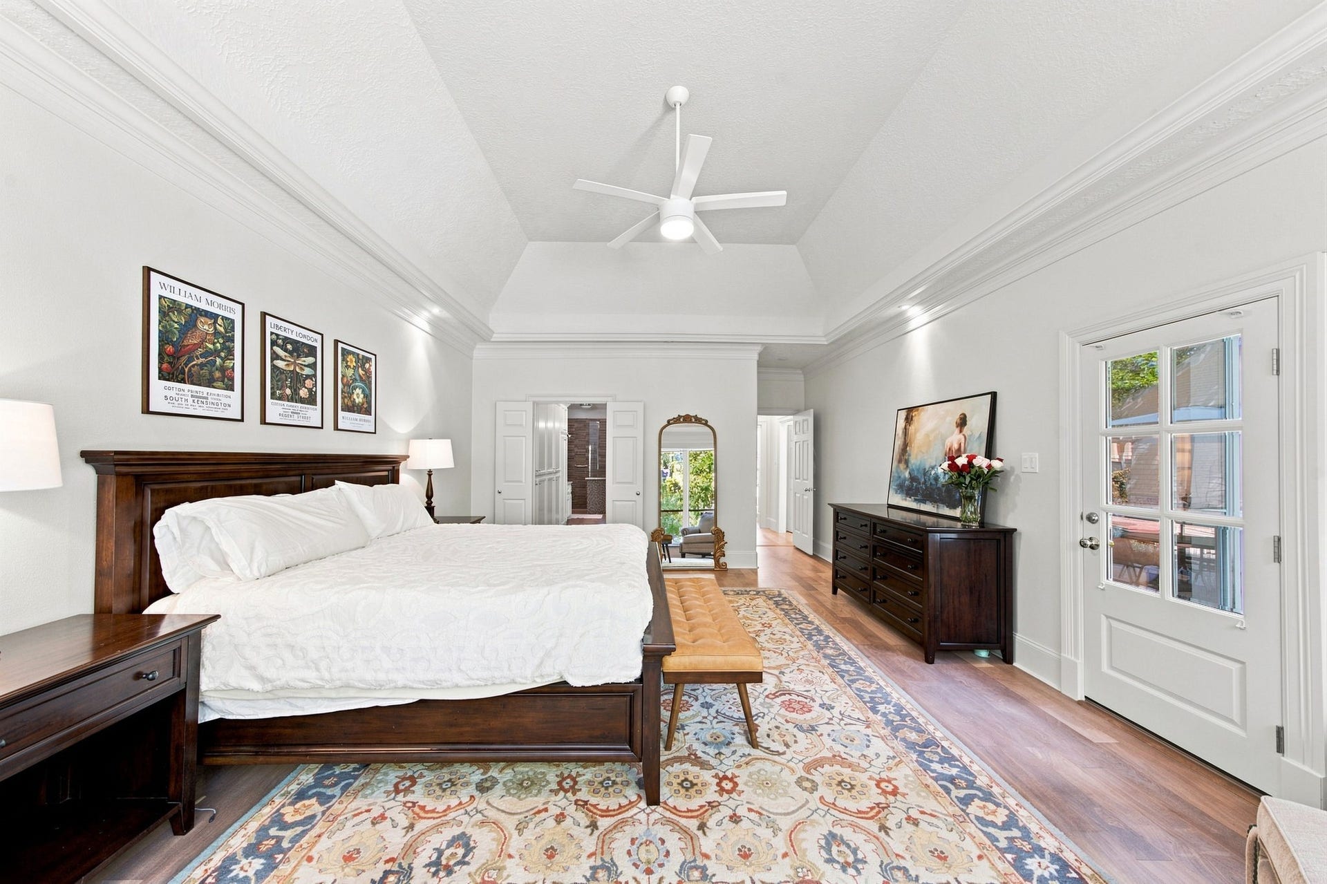 23 S Brokenfern Drive Drive, The Woodlands, TX 77380 Spacious primary bedroom featuring recessed lighting and an inviting atmosphere