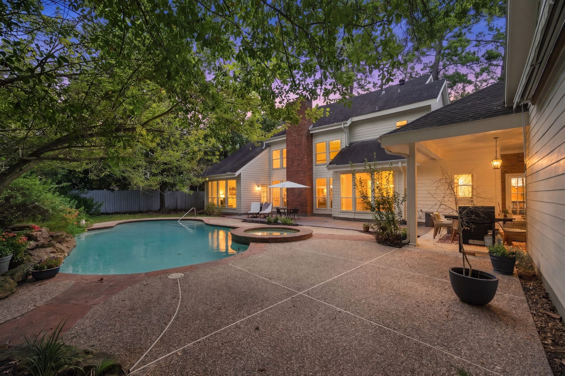 23 S Brokenfern Drive Drive, The Woodlands, TX 77380 Inviting pool and hottub accessible from primary bedroom