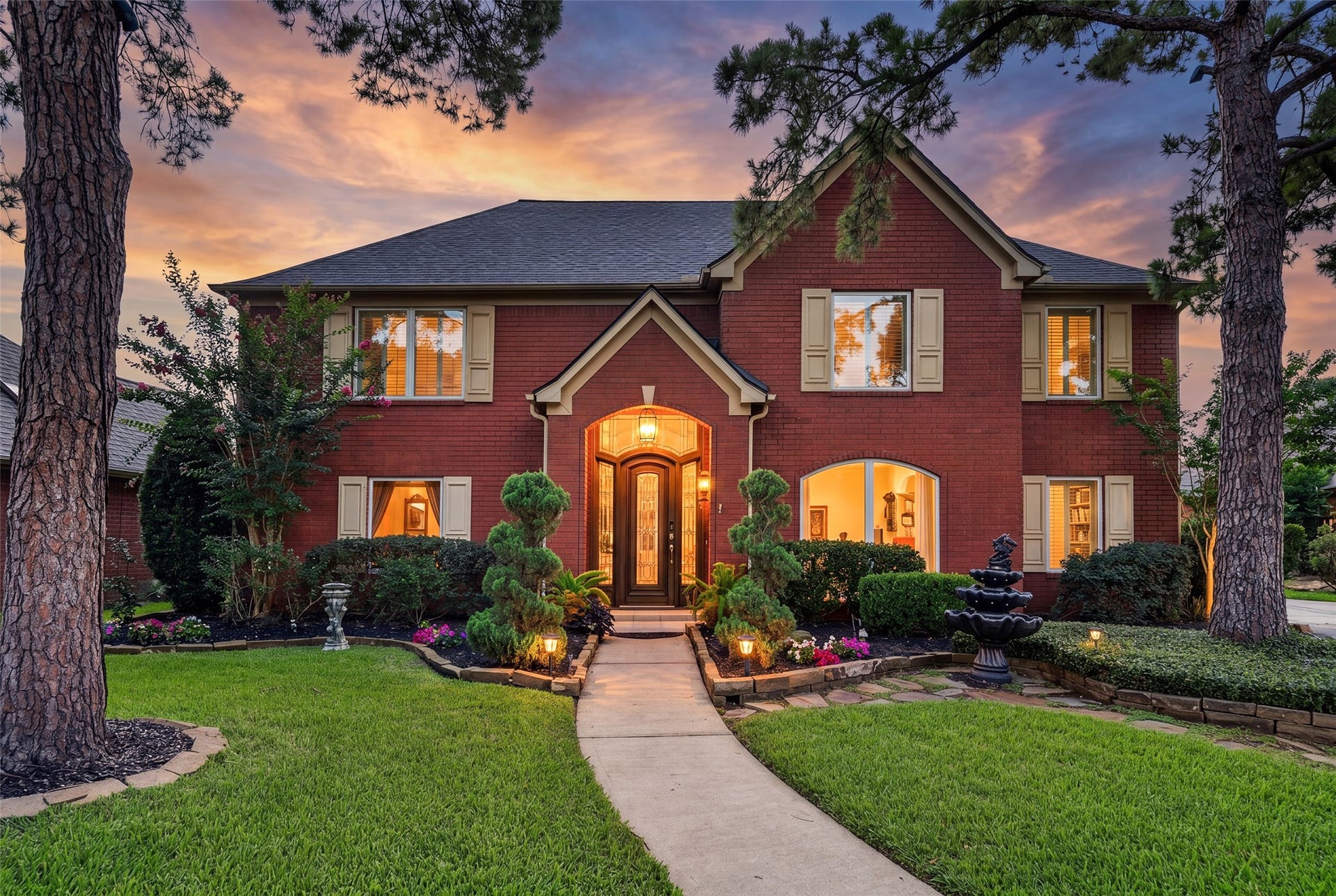 16006 Peach Bough Lane, Houston, TX 77095 Welcome home to this beautiful 4/5 bedroom home in Copperfield's Southdown neighhborhood.