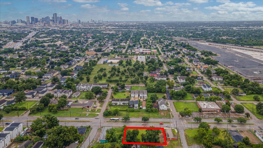 Property photo for 2016 Lockwood Drive, Houston, TX