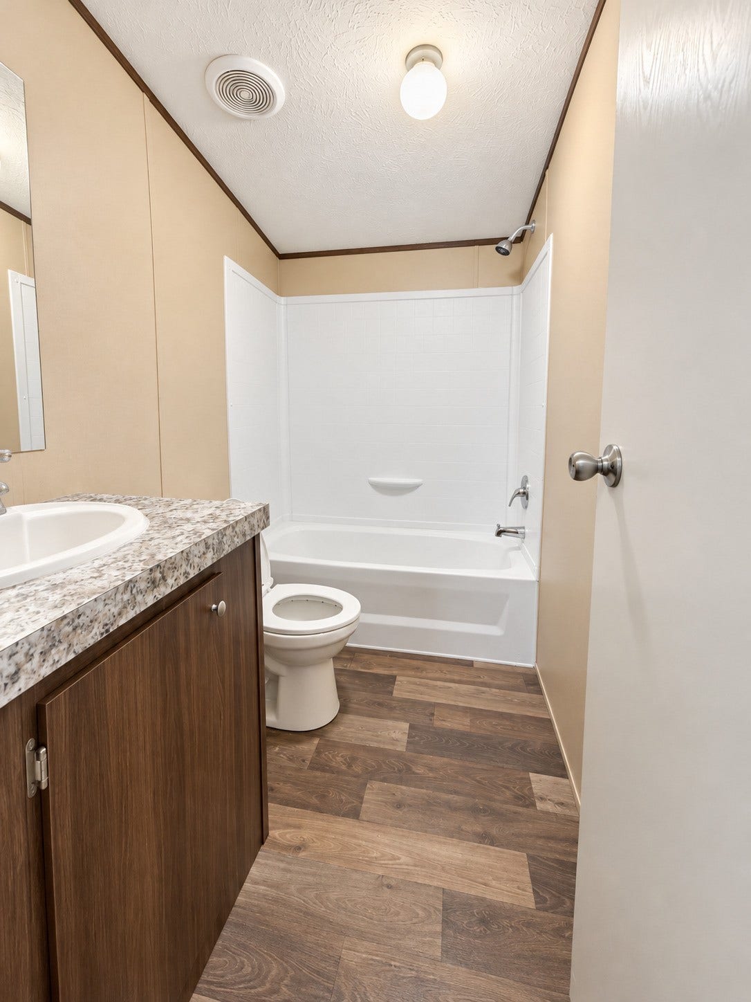 21144 Live Oak Street, New Caney, TX 77357 Secondary Bathroom