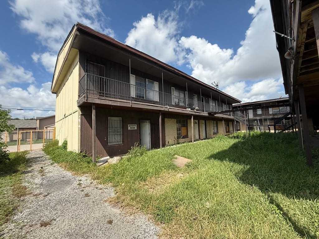 6636 Bellfort Street, Houston, TX 77087 6636 Bellfort Street, Houston, TX 77087