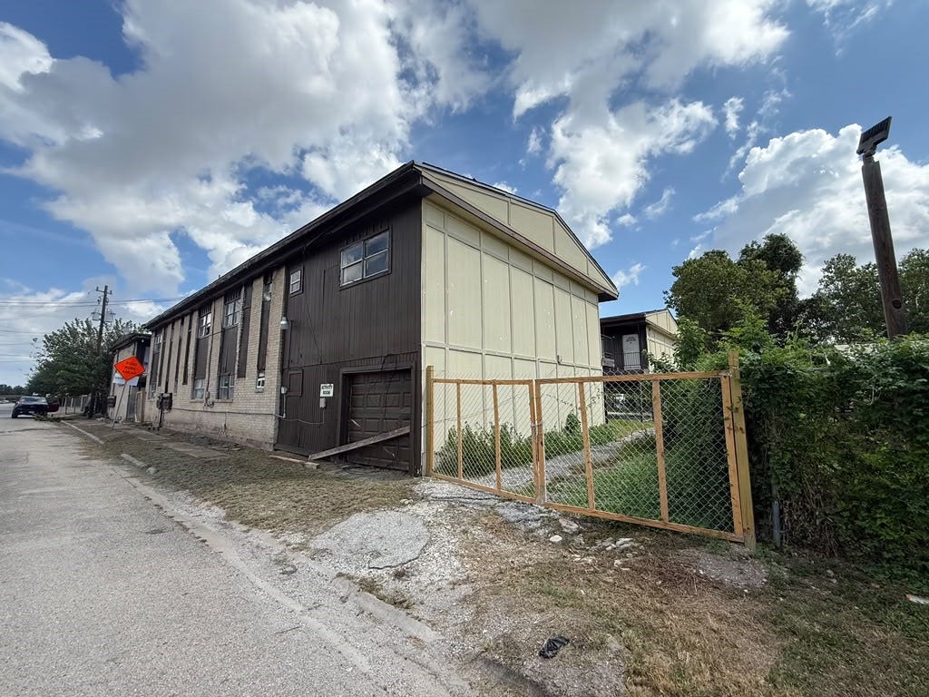 6636 Bellfort Street, Houston, TX 77087 6636 Bellfort Street, Houston, TX 77087