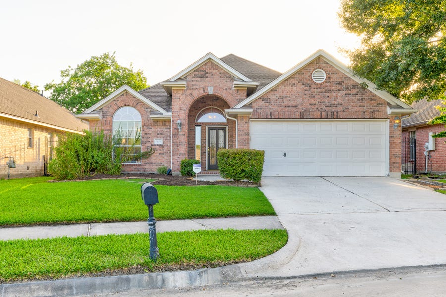 Property photo for 4115 Applerock Drive, Baytown, TX