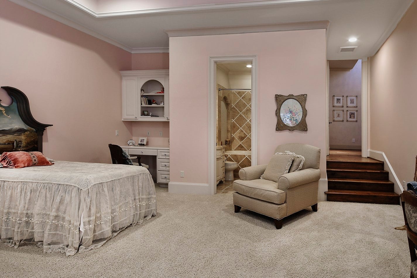 19 Hepplewhite Way, The Woodlands, TX 77382