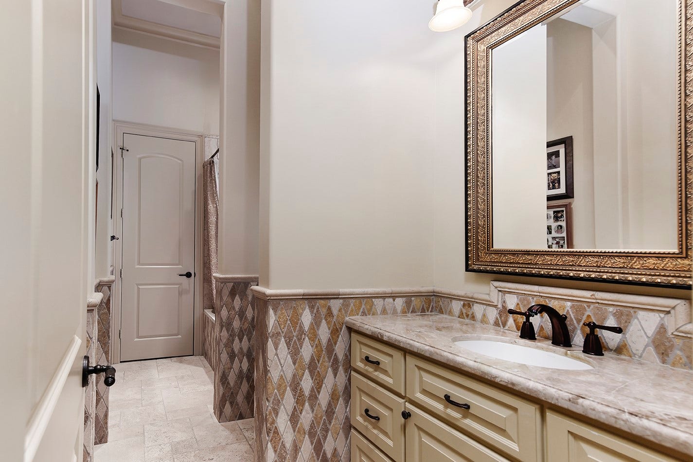 19 Hepplewhite Way, The Woodlands, TX 77382