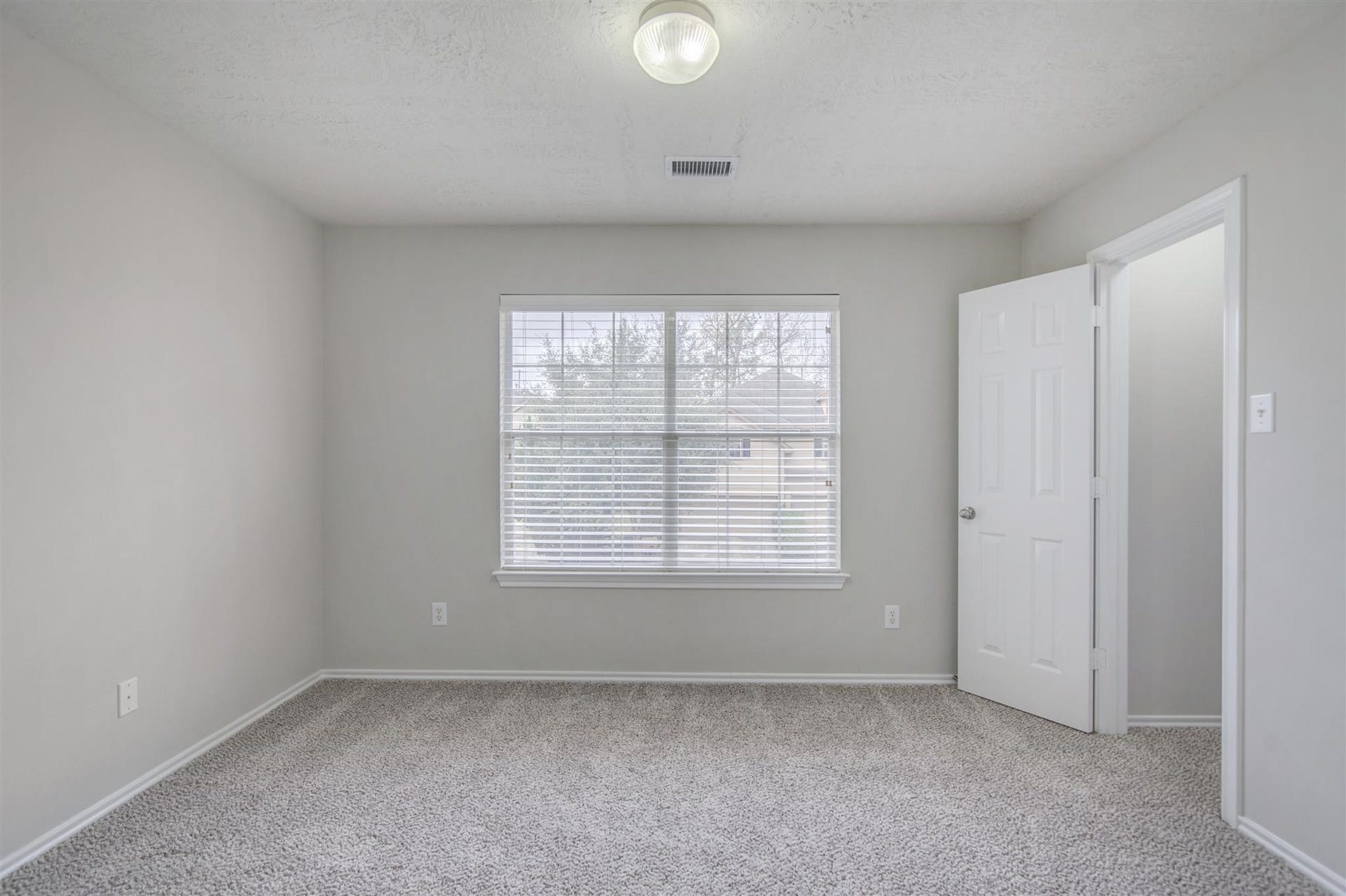 58 S Burberry Park Circle, The Woodlands, TX 77382 58 S Burberry Park Circle, The Woodlands, TX 77382