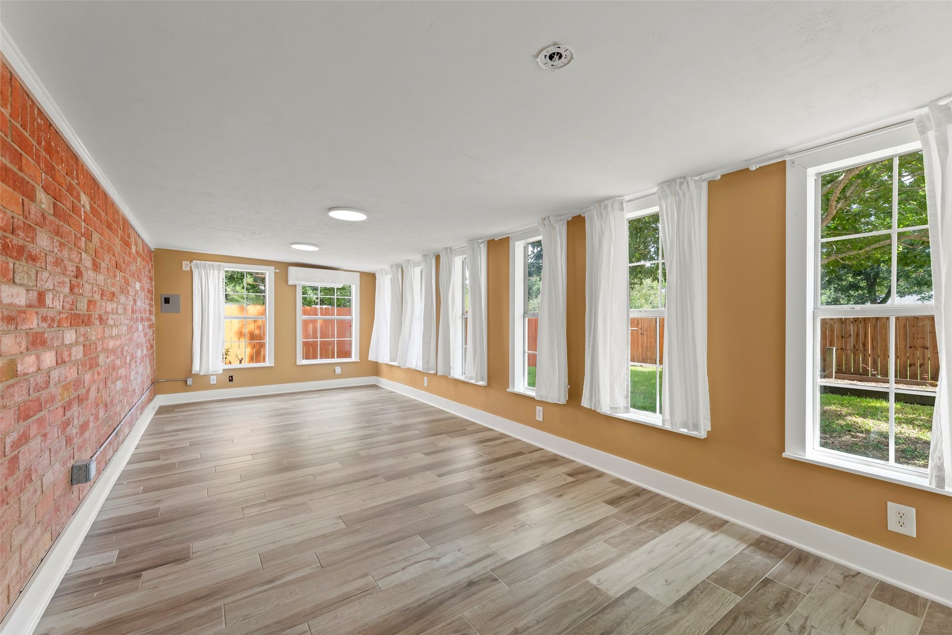 3419 Beasley Avenue, Needville, TX 77461 Large sunroom with tons of natural light