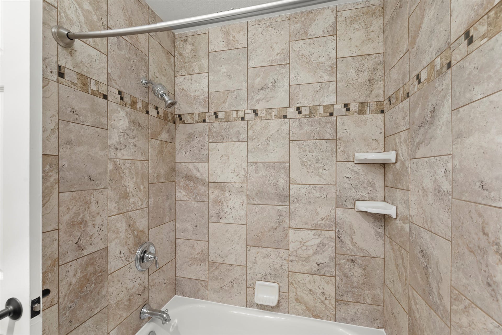 3419 Beasley Avenue, Needville, TX 77461 Tub