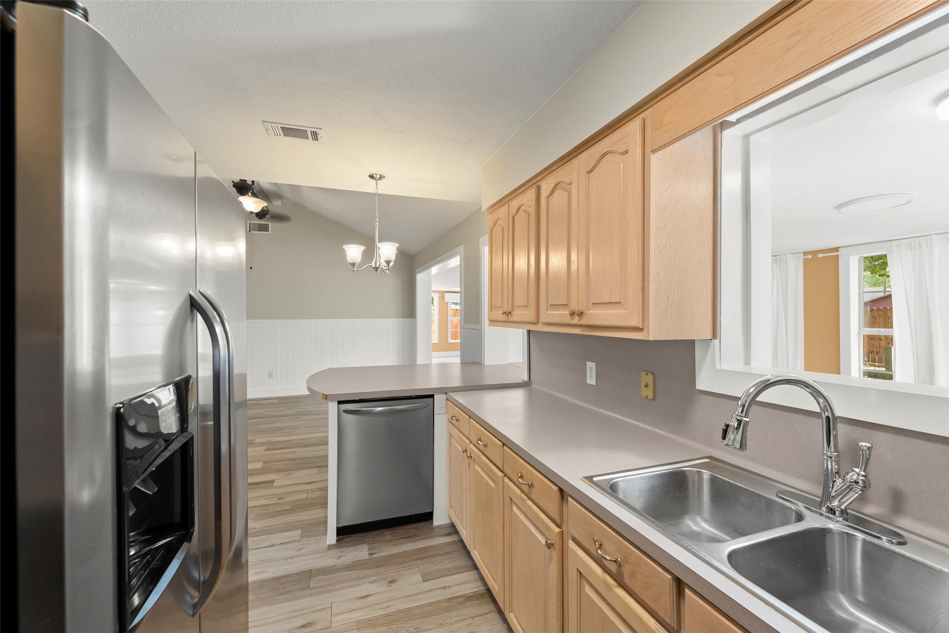 3419 Beasley Avenue, Needville, TX 77461 Galley kitchen