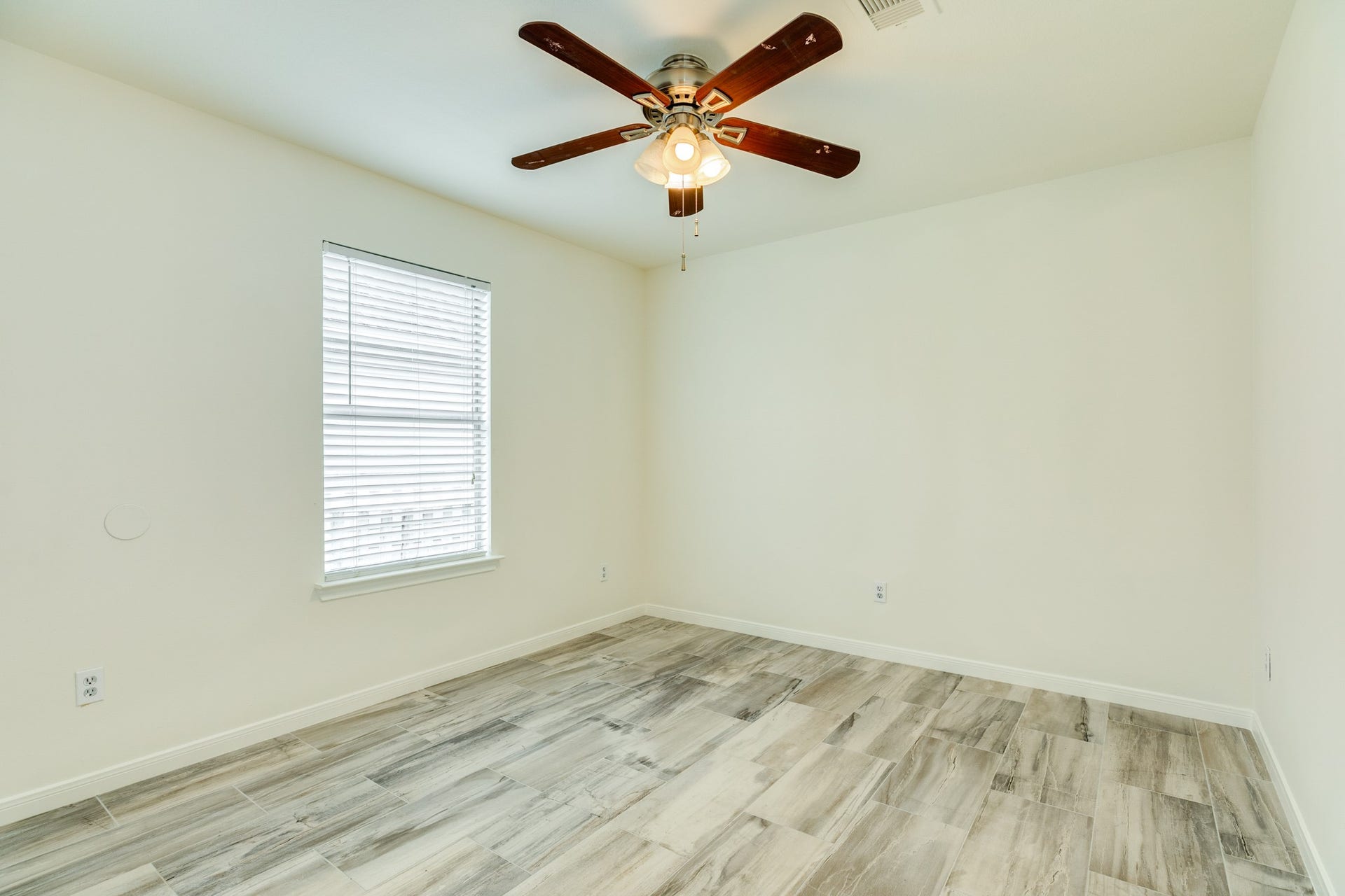 5061 Hauna Lane, Dickinson, TX 77539 5061 Hauna Lane, Dickinson, TX 77539