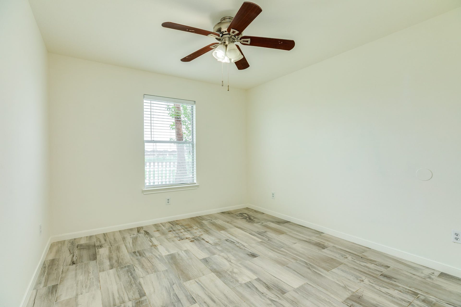 5061 Hauna Lane, Dickinson, TX 77539 5061 Hauna Lane, Dickinson, TX 77539