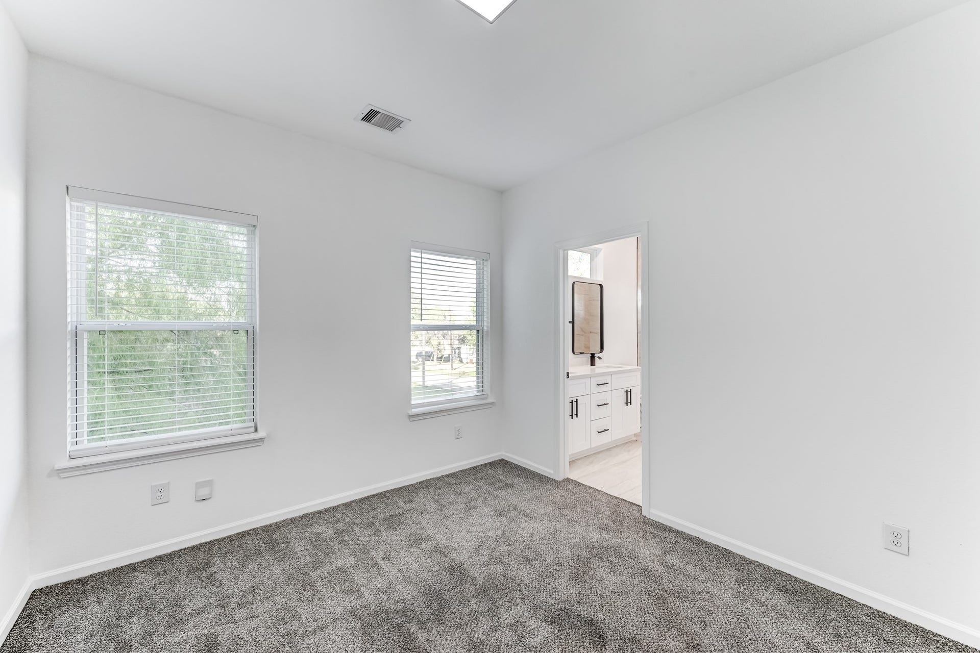 Secondary bedroom
